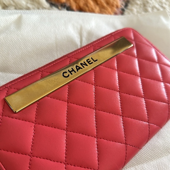 EUC w/COA Chanel long zip wallet - Picture 4 of 8